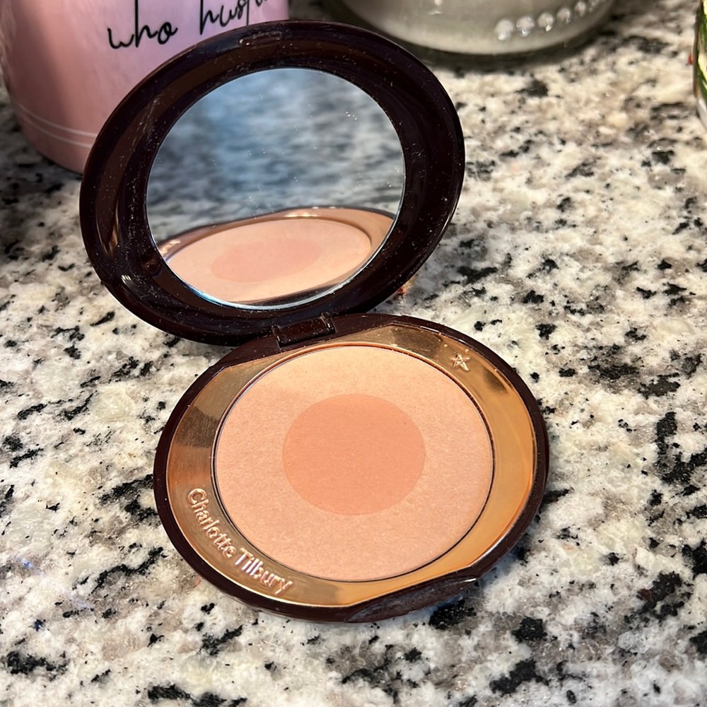 Charlotte Tilbury cheek to Chic first love blusher. Pre owned.